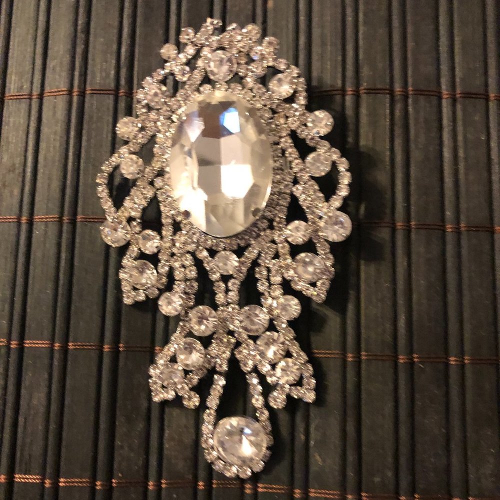 WOMEN'S BROACH>>  BLING